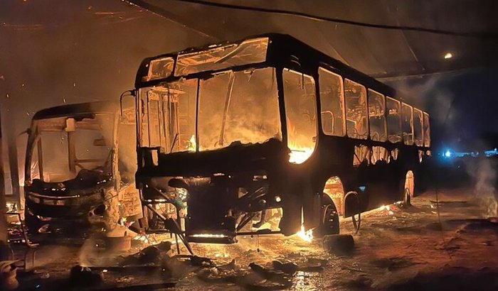 Ajude-me a recomeçar após o incêndio do meu ônibus.