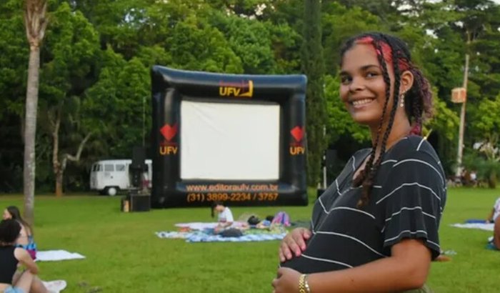 Ajude a consertar o telão do Cinecom