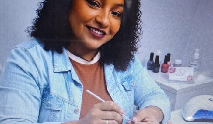 Alô, Dai. Marca minha unha!