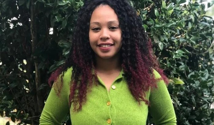 Vamos ajudar a Thalia com o celulares novo!