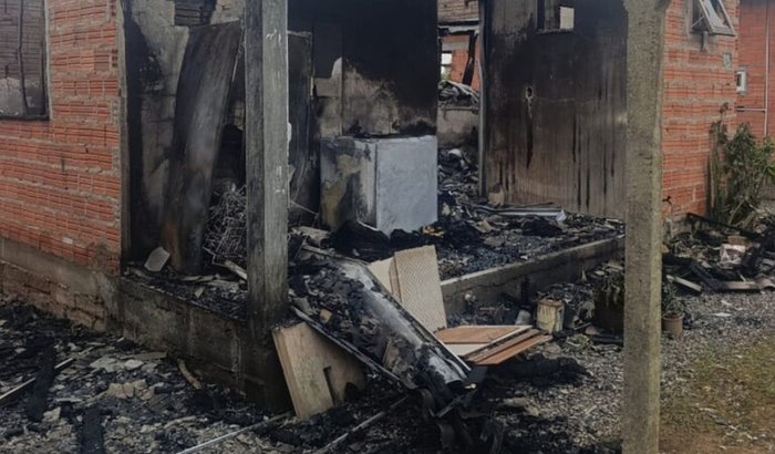 Reconstrução na minha casa após o incêndio 15/10/2025