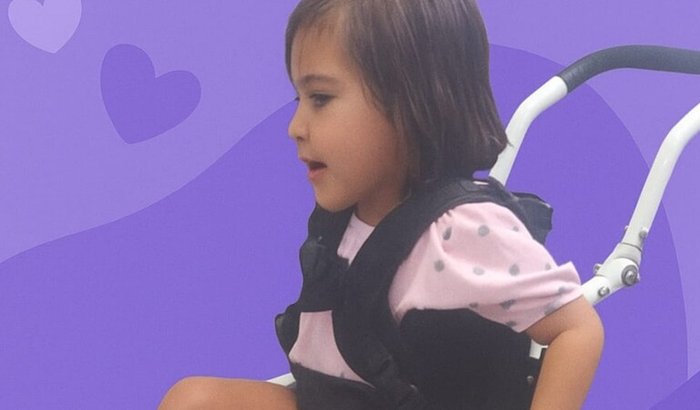 Esther prais precisa trocar a cadeira de rodas