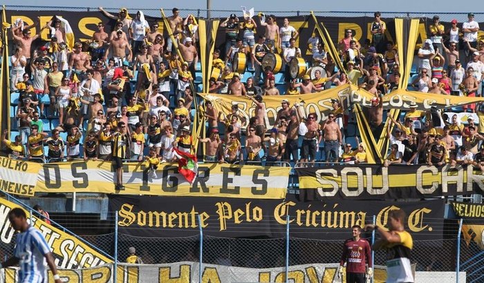 Pagar os custos da VAN, que sofreu avarias após o jogo do Tigre 