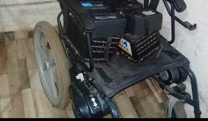 Preciso de ajuda aruma uma cadeira eletrica da minha sogra ela e cadeirante nao temos condicoes pra aruma e muito caro