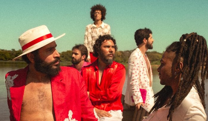 Voa, A Outra Banda Da Lua