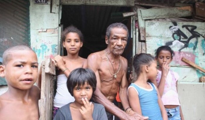 Família de dona Elenilda e seu Cicero estão passando por necessidades e fome com 7 crianças que são seus filhos 