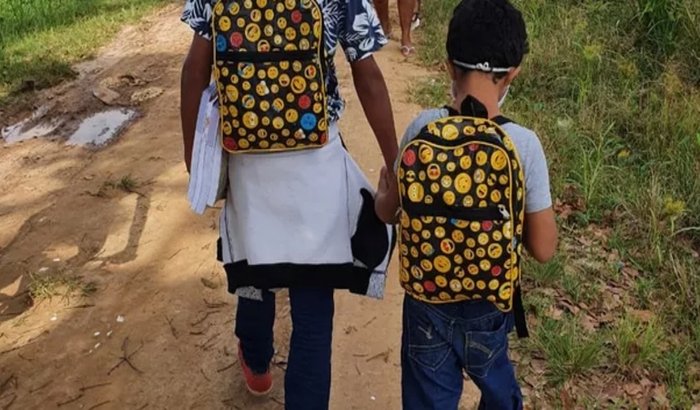 Doação kit escolar fim de ano- crianças carentes 