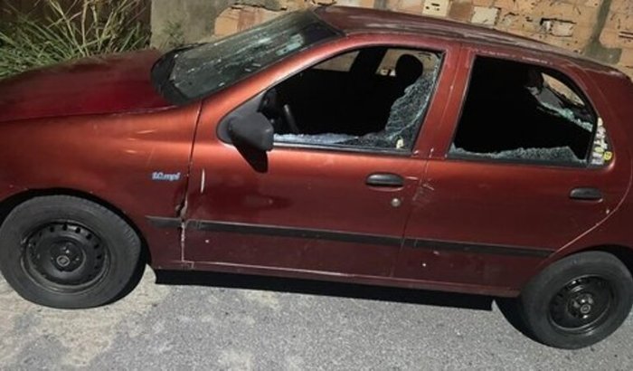 Me ajude arrumar meu carro isso foi vandalismo. 