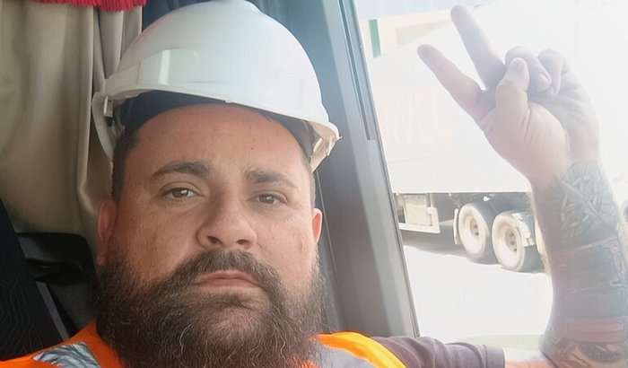 Me ajudem com meu sonho de criança, comprar meu próprio caminhão.