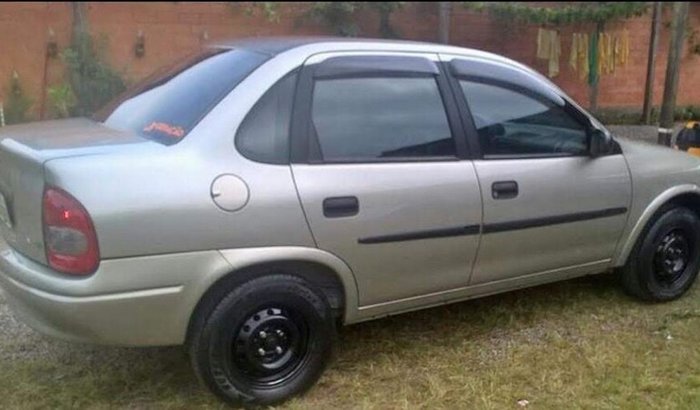 Ajuda a arrumar o carro missionário e documento 