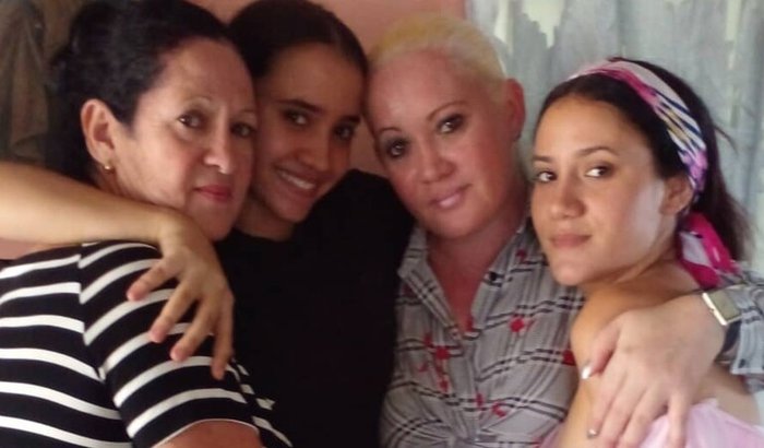 ​Ajude a Reconstruir Vidas: Tirando Minha minha família de CUBA