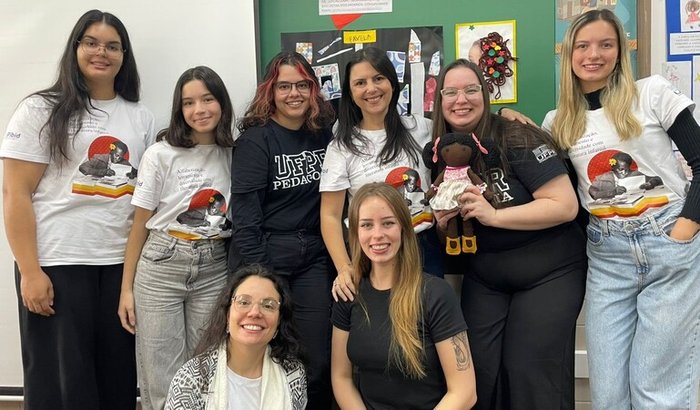 AJUDE O PIBID IR AO ENALIC EM BRASÍLIA!