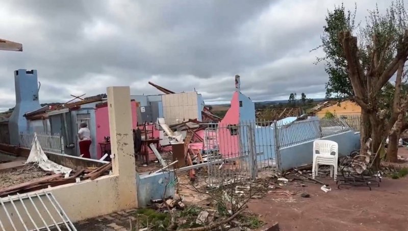 Ajuda urgente às famílias do Rio Bonito após o tornado