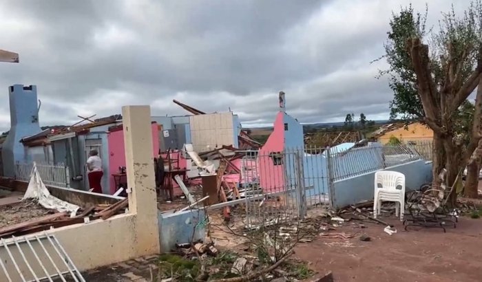 Ajuda urgente às famílias do Rio Bonito após o tornado