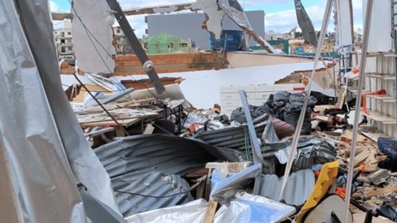 Ajude o Léo a recomeçar após o tornado 🙏
