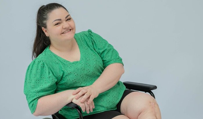 Ajude a Vivi a voltar a andar com as suas duas próteses!