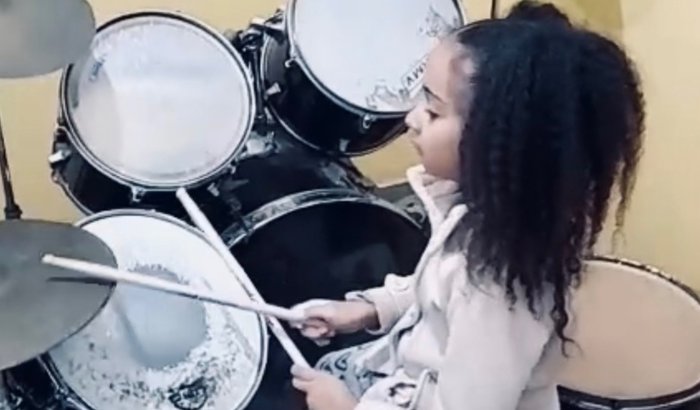 Arrecadação para comprar uma bateria instrumental