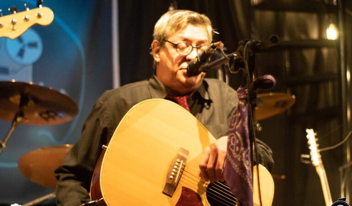 Ajude a recuperação de Julio Reny, o velho lobo do Rock sulista