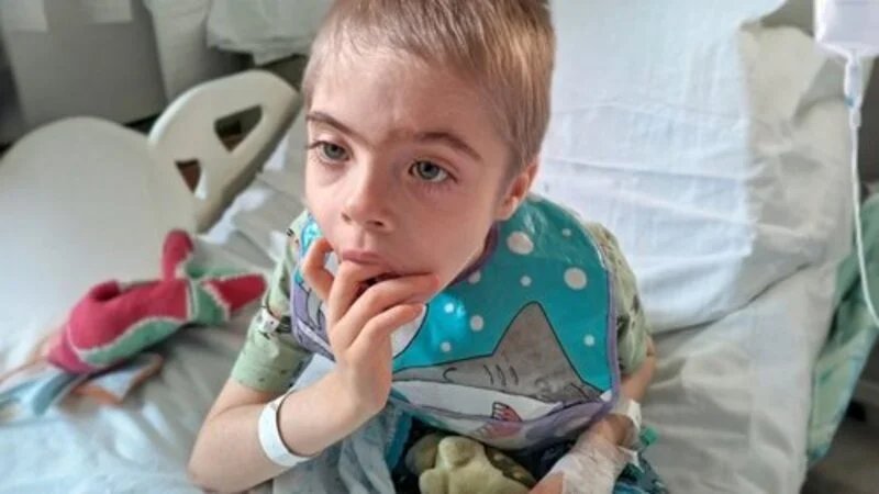 Ajude o Arthur no tratamento de Megacólon Congênito.