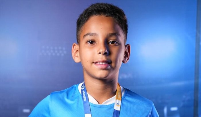 Ajudando o  DUPKE a alcançar a próxima etapa no futebol"