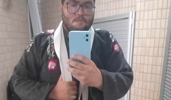 Ajuda pra comprar um kimono novo de jiu-jitsu. 