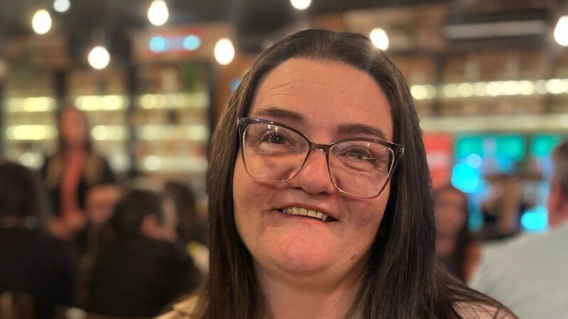 Vamos ajudar nossa amiga Lara