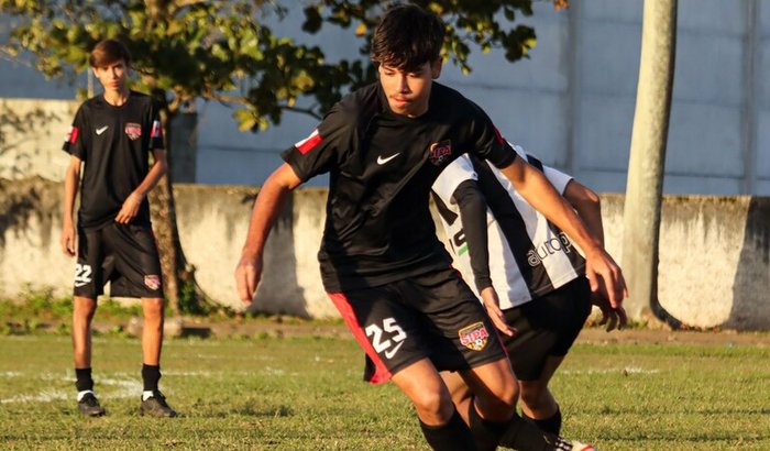 Ajude o Leandro a Realizar o Sonho de Jogar Futebol na Espanha!