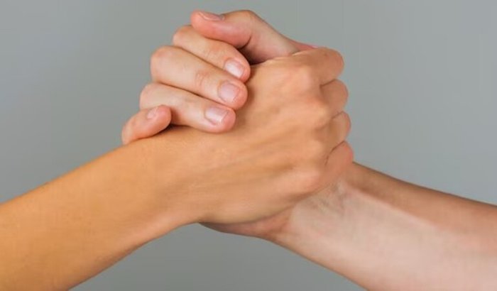 Mãos que ajudam. Nos ajude a levar alimentos a quem precisa.