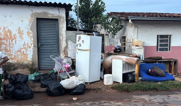 Ajuda a Isabel que foi despejada com recém nascido 