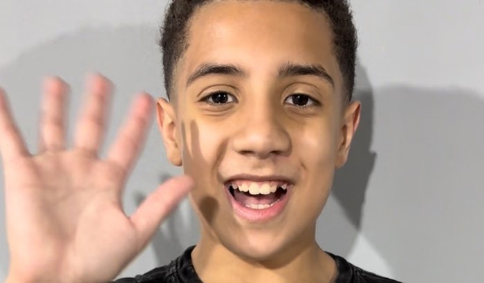 Ajude Bernardo a servir na igreja