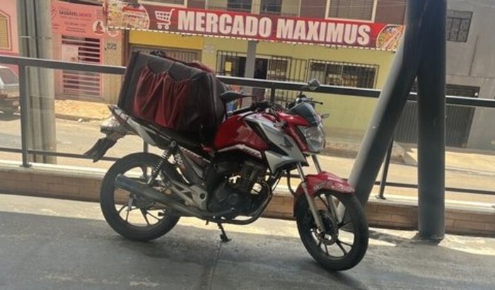 TIRA A MOTO DO PATIO