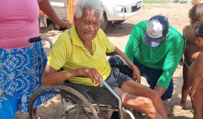 Uma cadeira de rodas para o Cacique Pedro
