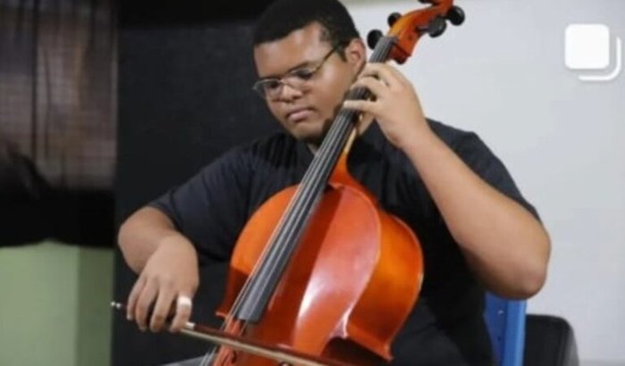 Do Emprestado ao Meu; Um Violoncelo para Crescer