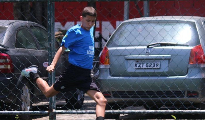 Ajude o Victor a realizar o sonho no futebol