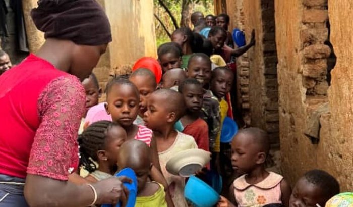 AJUDE COM AMOR NOSSOS IRMÃOS DE UGANDA