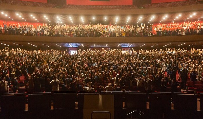 Ajude uma peça de teatro independente