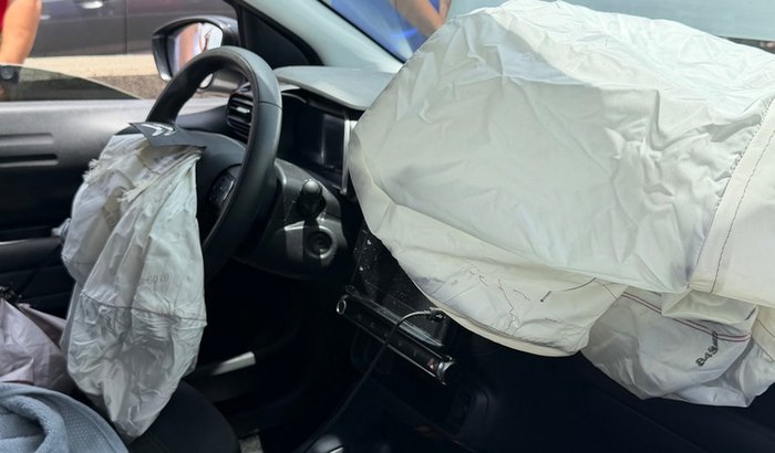 Ajuda emergencial após acidente de carro