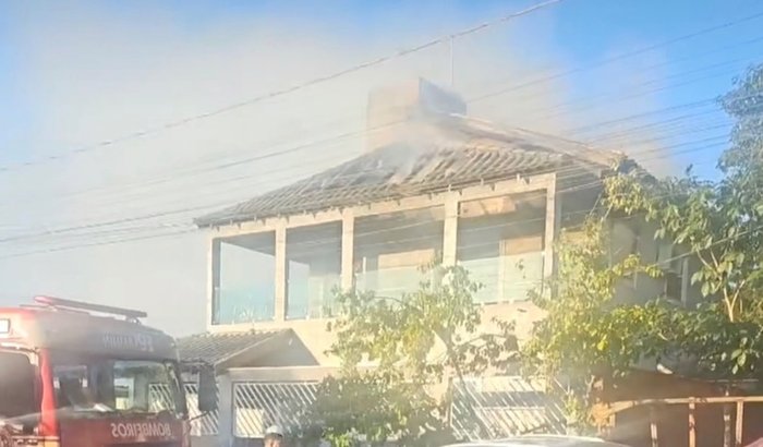 JUNTOS PARA RECONSTRUÇÃO DA CASA DE NOSSA AMIGA