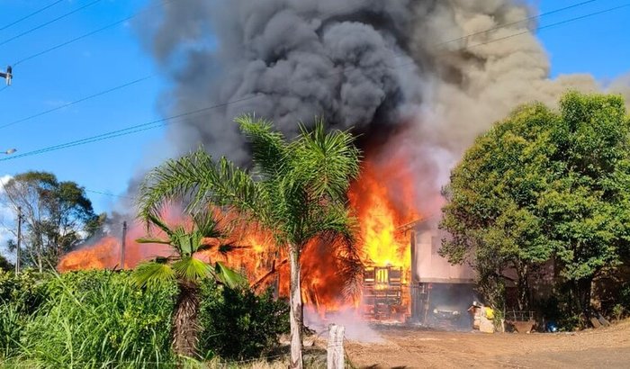 Reconstrução da casa do Seu Arlindo Anastácio e família