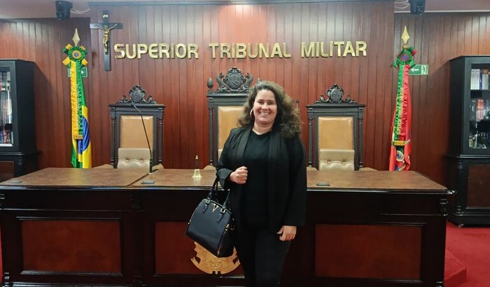 Ajuda para pagar o último ano da faculdade de Direito.