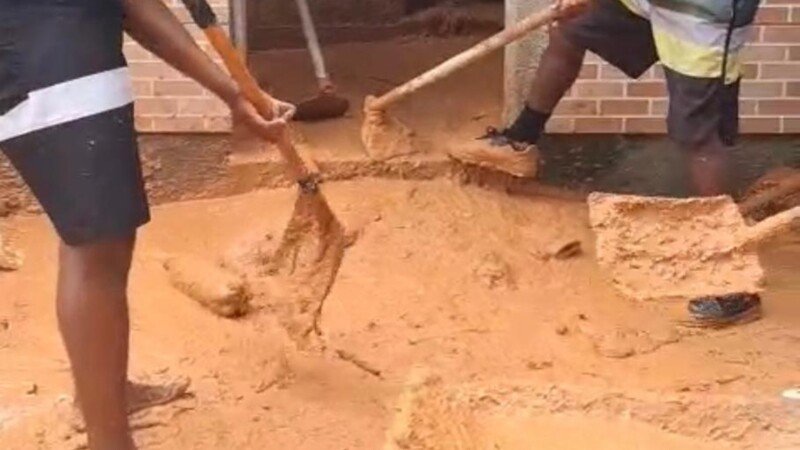 Ajude meus pais a reconstruir o cantinho deles. 