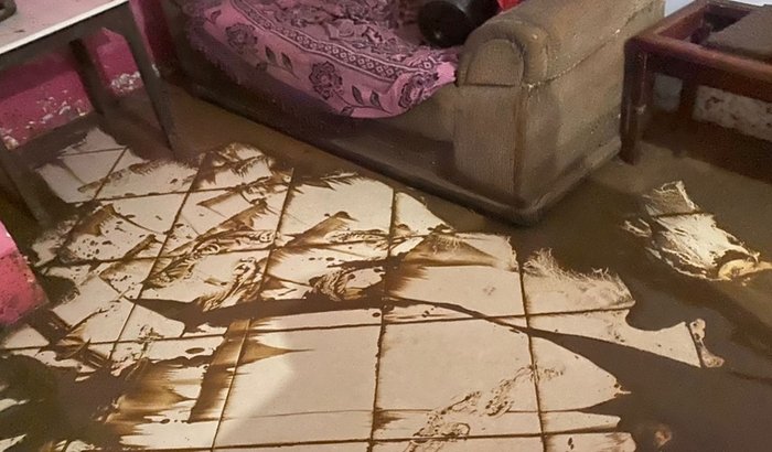 Ajude a recuperar os moveis que estragaram devido a chuva