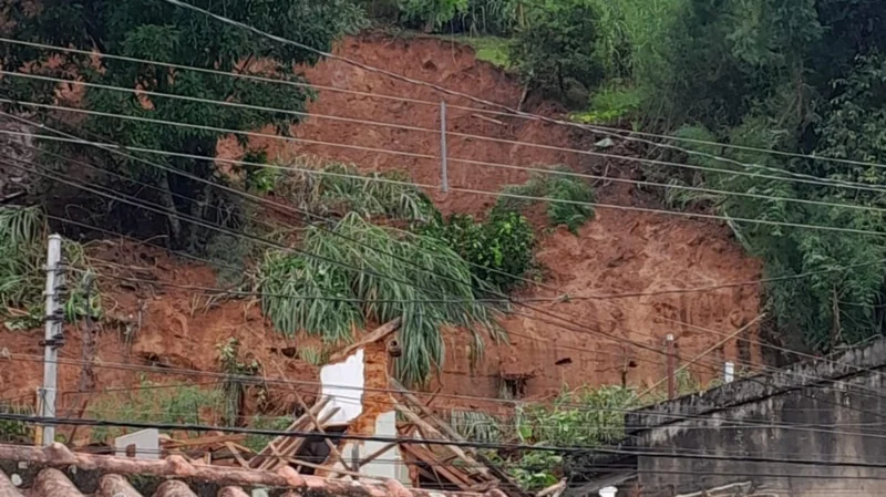 AJUDA PARA RECOMEÇAR APÓS DESLIZAMENTO 
