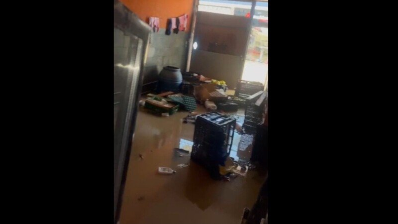 Reerguer o sustento de uma mãe após a chuva