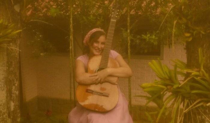 Financiamento coletivo para novo álbum de Flora Eça!