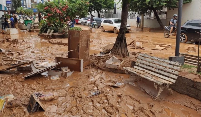 Ajudar famílias de Uba MG