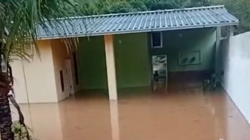 Refazer uma casa destruída pela tragedia da chuva em JF - MG