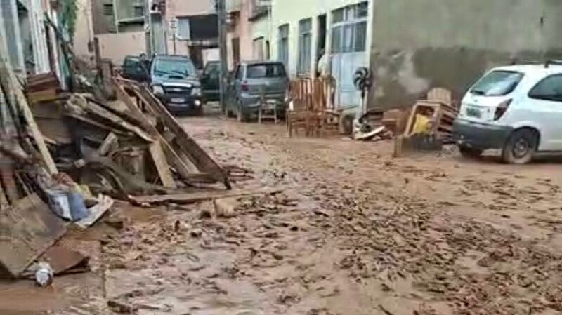 Família Lopes - Vítimas da enchente em Ubá/ MG