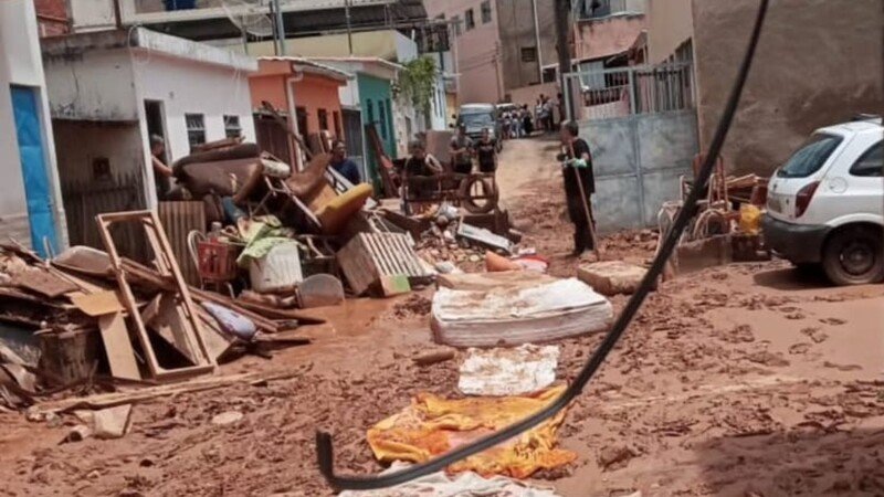 Família Lopes - Vítimas da enchente em Ubá/ MG