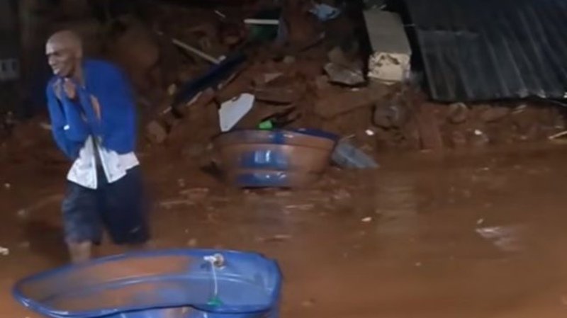 Ajudem o meu pai, Edi Carlos ele perdeu tudo na enxurrada no parque burnier